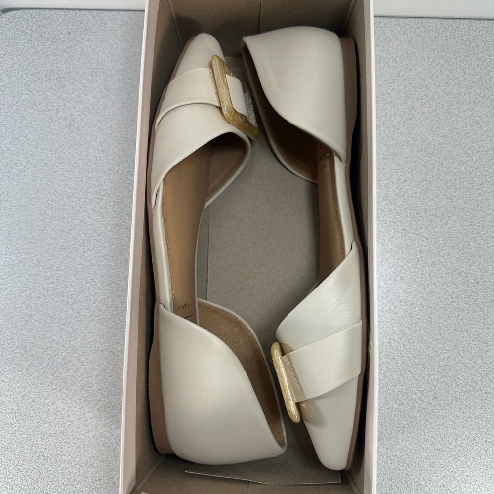 LC Lauren Conrad Cream Pointed Toe D'Orsay Flats with Buckle - Picture 4 of 10